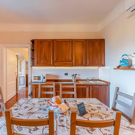 Appartement Vsc - In Storica Vista E Piscina Lesa